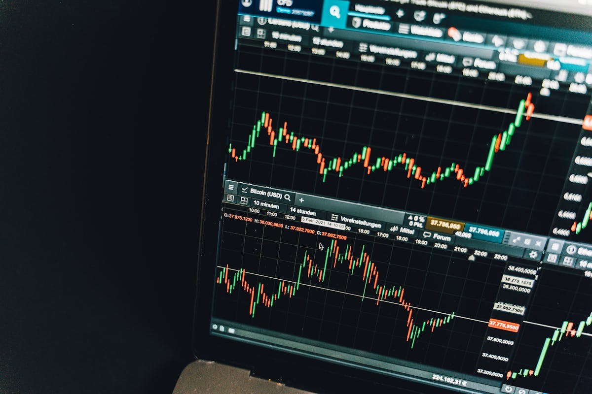 SimianX AI Ein Live-Trading-Bildschirm, der Marktbewegungen in Echtzeit verfolgt SimianX AI Ein Live-Trading-Bildschirm, der Marktbewegungen in Echtzeit verfolgt